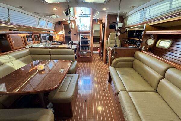 Hunter  Yacht For Sale