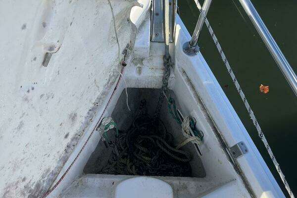 Photo of the 2002 Hunter 326 "KITCAT"