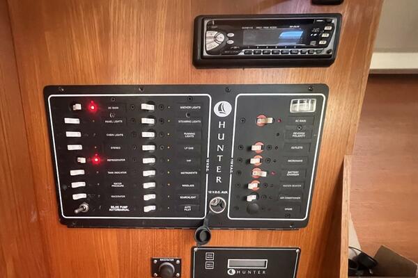 KITCAT 32ft Hunter Yacht For Sale