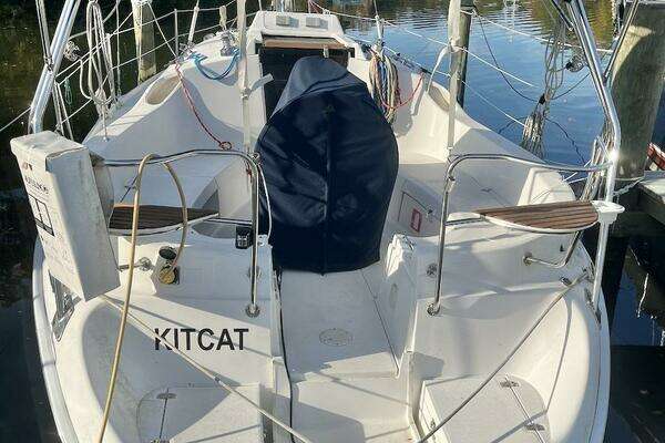 Photo of the 2002 Hunter 326 "KITCAT"