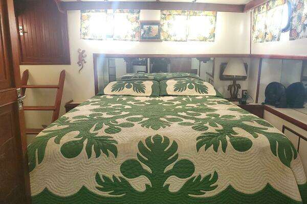 CHB SEDAN-AFT CABIN Yacht For Sale