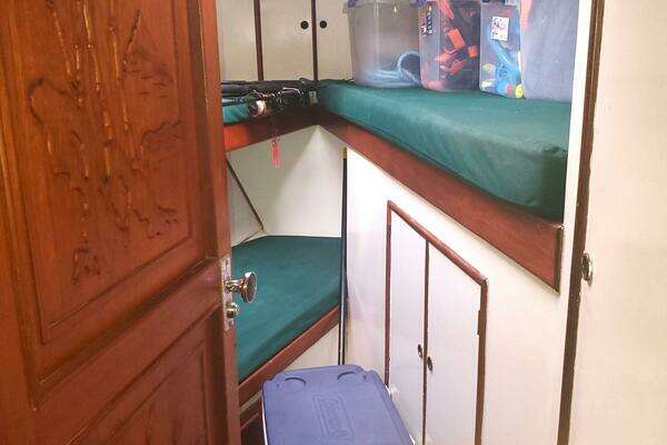 CHB SEDAN-AFT CABIN Yacht For Sale