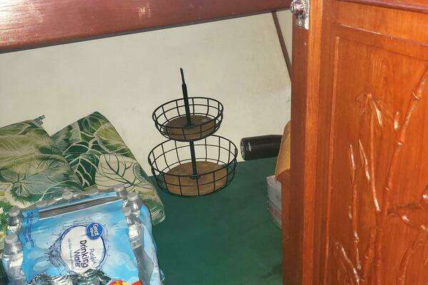 CHB SEDAN-AFT CABIN Yacht For Sale