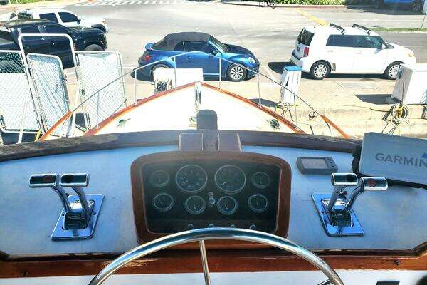 CHB SEDAN-AFT CABIN Yacht For Sale