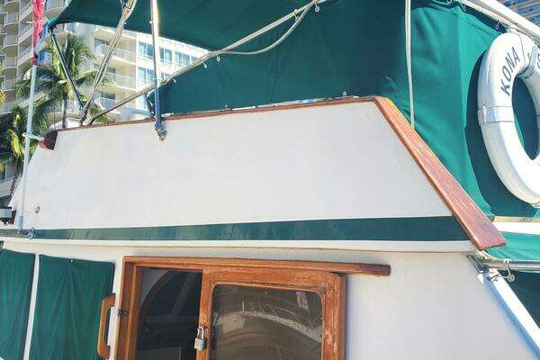 CHB SEDAN-AFT CABIN Yacht For Sale