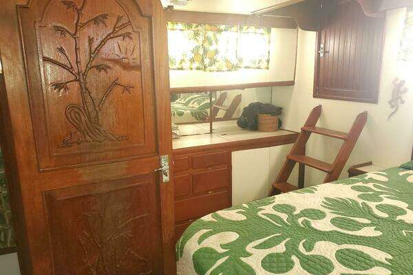 CHB SEDAN-AFT CABIN Yacht For Sale