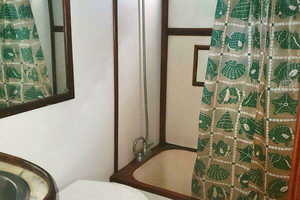 CHB SEDAN-AFT CABIN Yacht For Sale