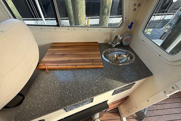 Rhode Waves 27ft Islander Yacht For Sale