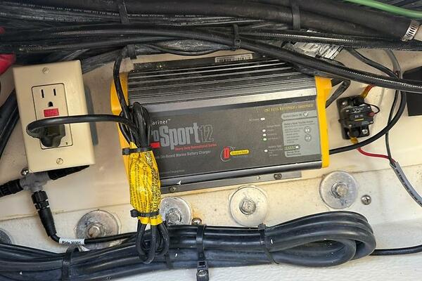 Rhode Waves 27ft Islander Yacht For Sale