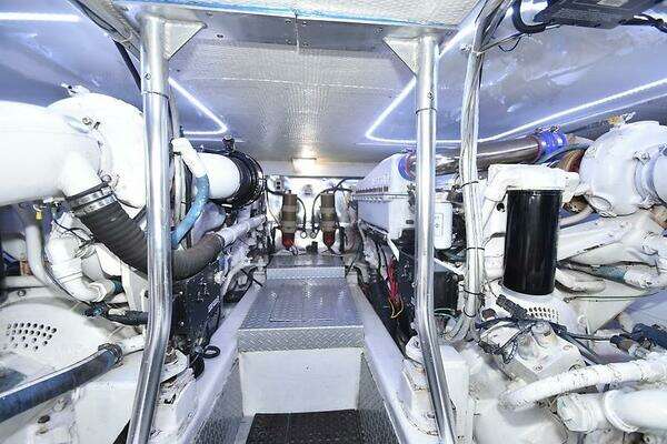 2000 Ocean Yachts 48