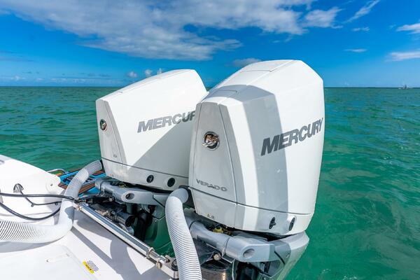 27ft Caymas Yacht For Sale