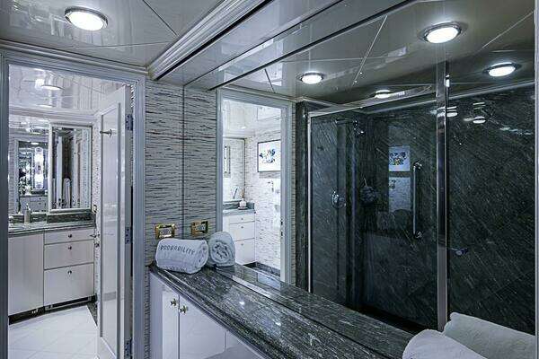 1997 Delta Marine 122