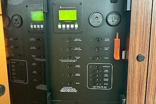 Breeezy 37ft Pursuit Yacht For Sale