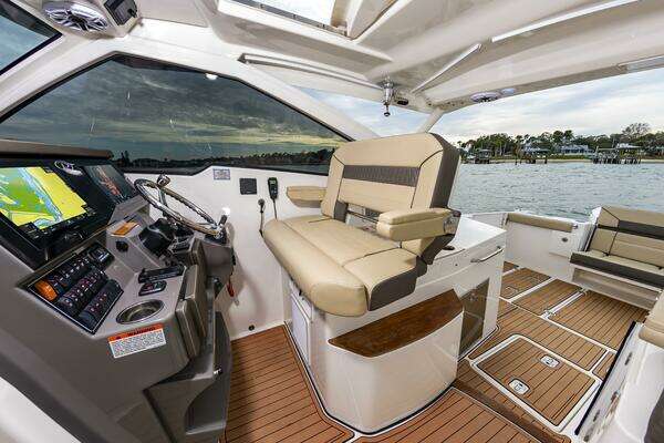 Pursuit DC 365 Dual Console Yacht For Sale