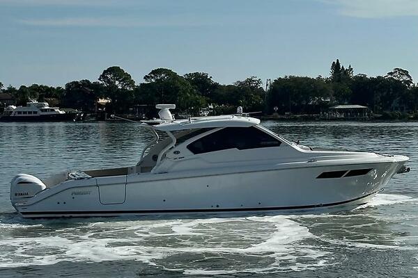 Breeezy 37ft Pursuit Yacht For Sale