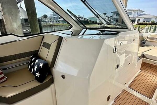 Breeezy 37ft Pursuit Yacht For Sale