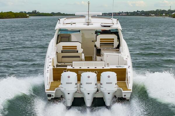 Breeezy 37ft Pursuit Yacht For Sale