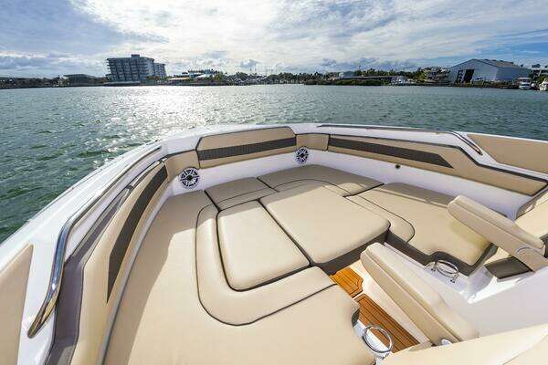 Pursuit DC 365 Dual Console Yacht For Sale