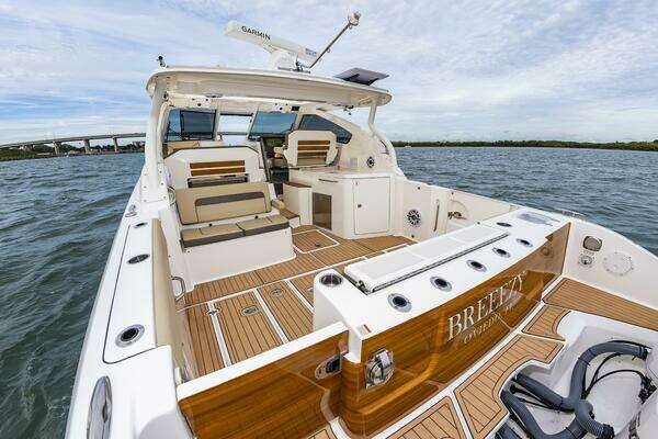 Pursuit DC 365 Dual Console Yacht For Sale