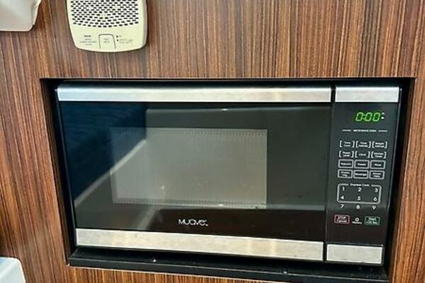 Breeezy 37ft Pursuit Yacht For Sale