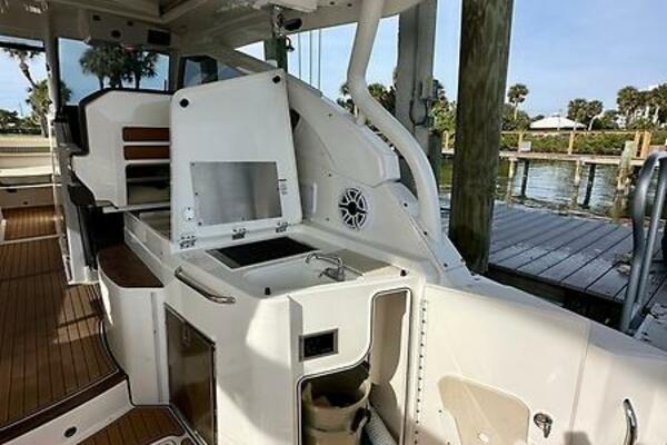 Breeezy 37ft Pursuit Yacht For Sale