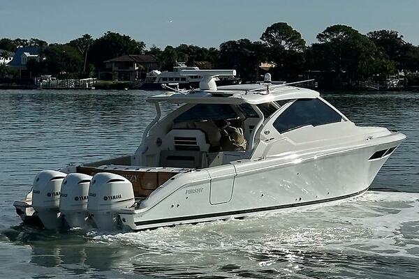 Breeezy 37ft Pursuit Yacht For Sale