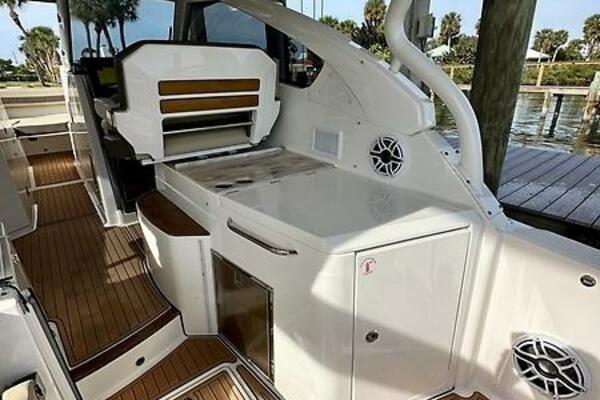 Breeezy 37ft Pursuit Yacht For Sale