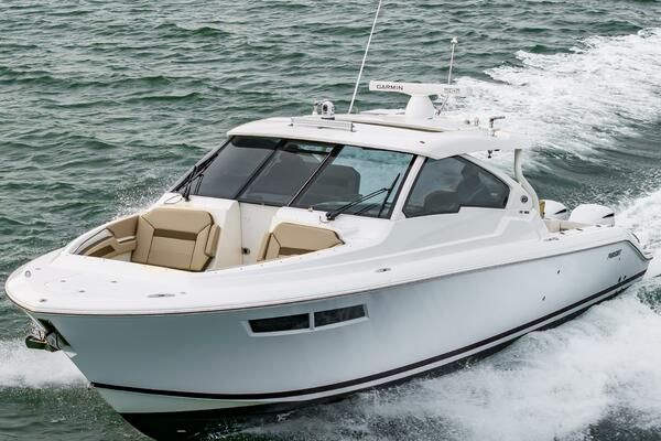 Breeezy 37ft Pursuit Yacht For Sale