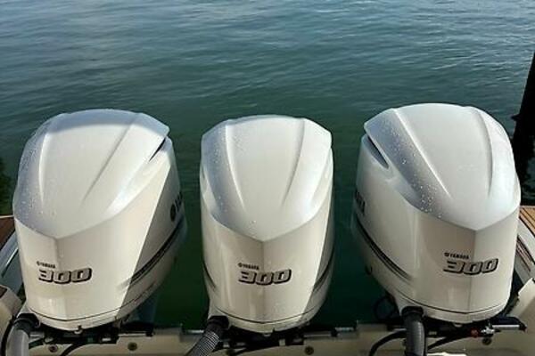 Breeezy 37ft Pursuit Yacht For Sale