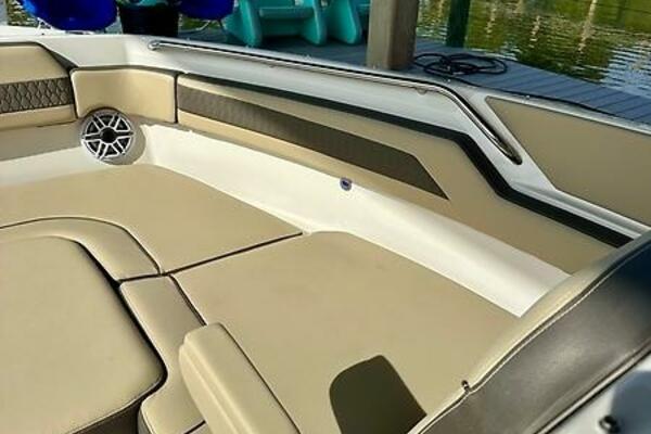 Breeezy 37ft Pursuit Yacht For Sale