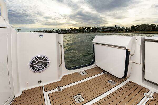 Pursuit DC 365 Dual Console Yacht For Sale