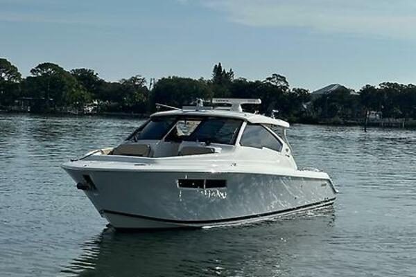 Breeezy 37ft Pursuit Yacht For Sale