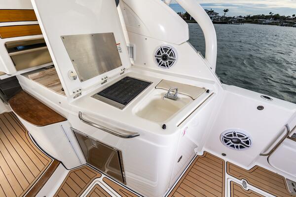 Breeezy 37ft Pursuit Yacht For Sale