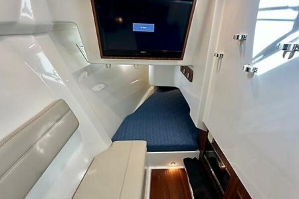 Breeezy 37ft Pursuit Yacht For Sale