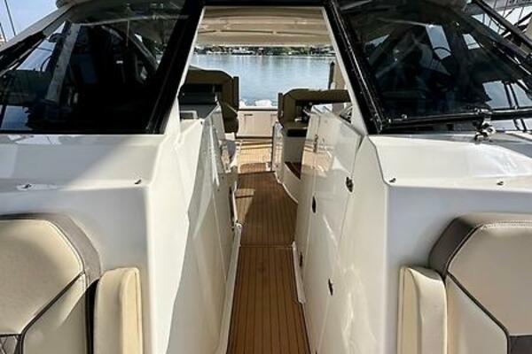 Breeezy 37ft Pursuit Yacht For Sale