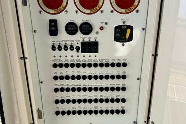 Breeezy 37ft Pursuit Yacht For Sale