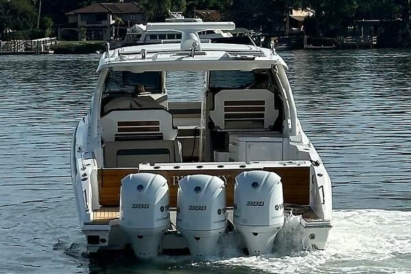 Breeezy 37ft Pursuit Yacht For Sale