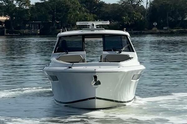 Breeezy 37ft Pursuit Yacht For Sale