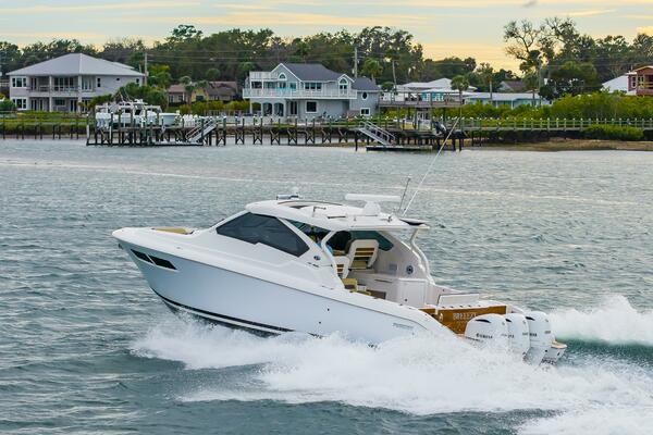 Breeezy 37ft Pursuit Yacht For Sale