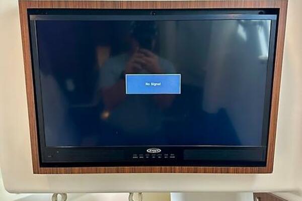 Breeezy 37ft Pursuit Yacht For Sale