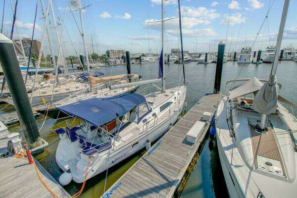 Photo of the 2011 Catalina 445 "Advocate"