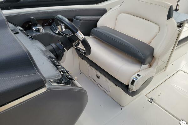 30ft Chaparral Yacht For Sale