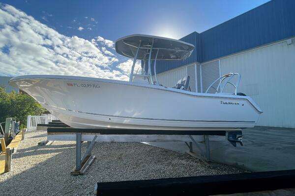 Photo of the 2017 Tidewater 220LXF