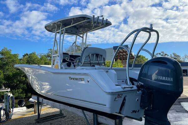 Photo of the 2017 Tidewater 220LXF