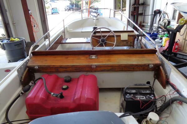 13ft Boston Whaler Yacht For Sale
