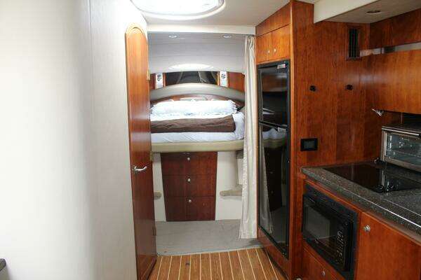 2007 Cruisers Yachts 42