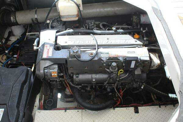 2007 Cruisers Yachts 42