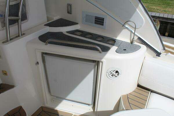 2007 Cruisers Yachts 42