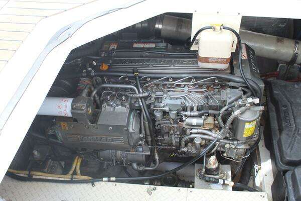 2007 Cruisers Yachts 42