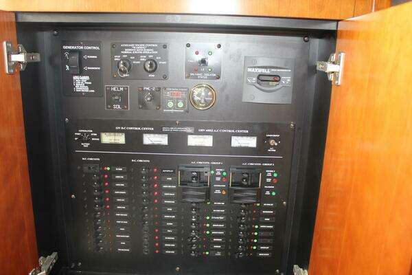 2007 Cruisers Yachts 42